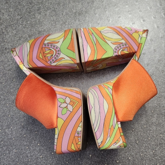 Multi color Heels - Picture 5 of 9